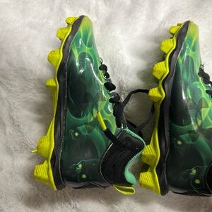 Kids under armour football cleats, size 13k, green and yellow